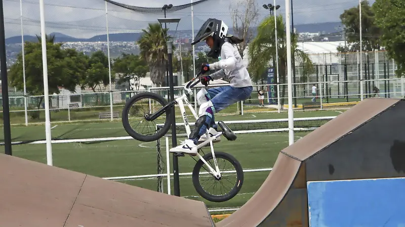 PORTADA 250930_ANA ESMERALDA BMX_IS _7